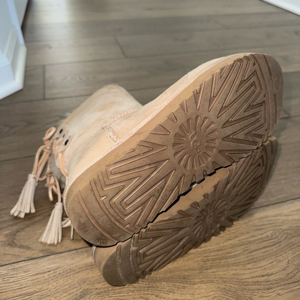 UGG Cream Short Boots - Picture 7 of 7